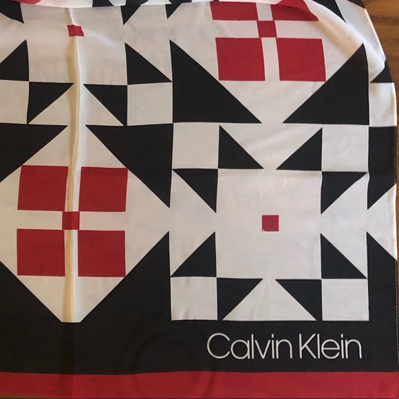 CALVIN KLEIN quilt patterned lightweight scarf - Picture 3 of 3